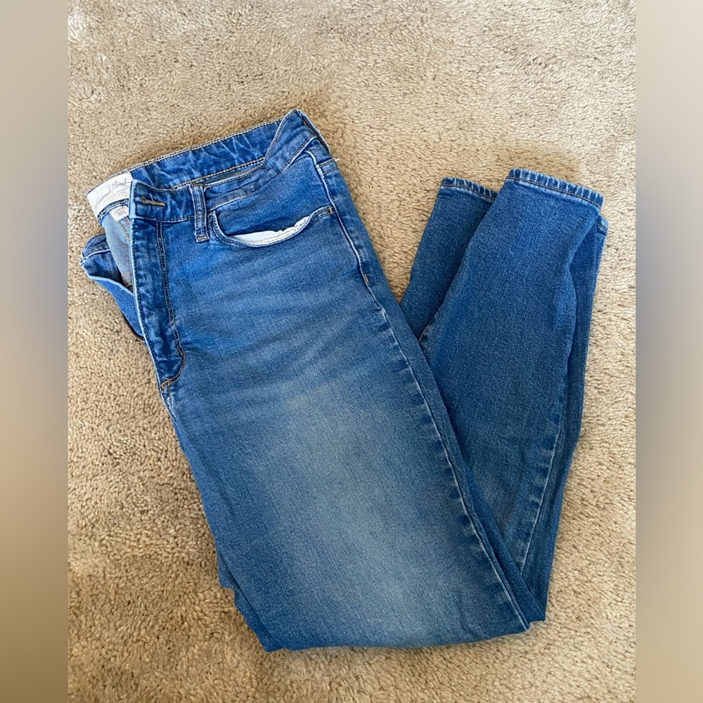 Universal Thread High Rise Straight Jeans Size 12/31 R